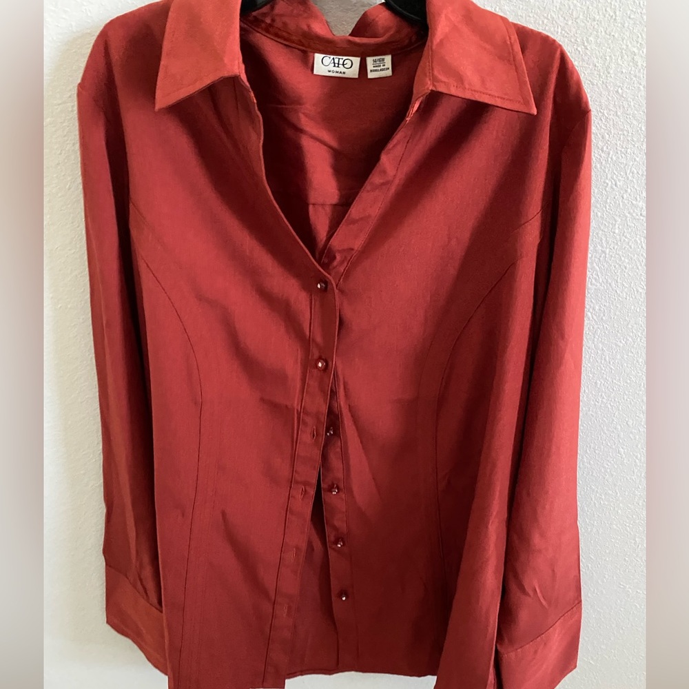 Women’s reddish orange button down top